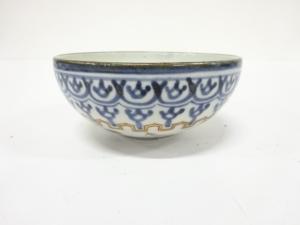 古伊万里　染錦　ころ茶碗